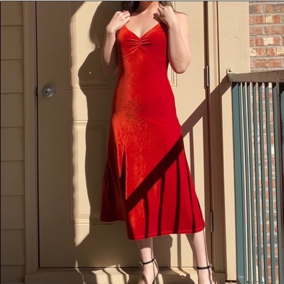 NWT Privacy Please Hampshire Velvet Ruched Sleeveless Midi Dress in Red size M - Picture 3 of 13